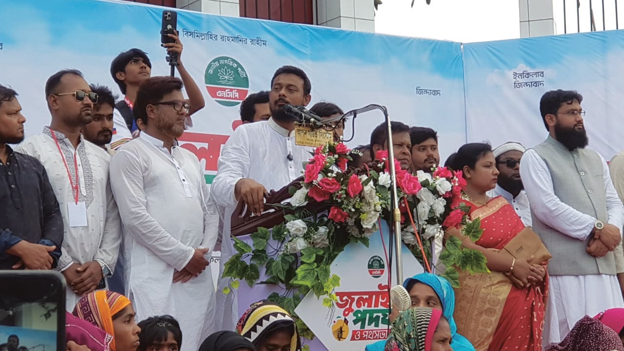 প্রধানমন্ত্রীকে লাল কার্ড দেওয়া হবে: নাসীরুদ্দীন পাটওয়ারী