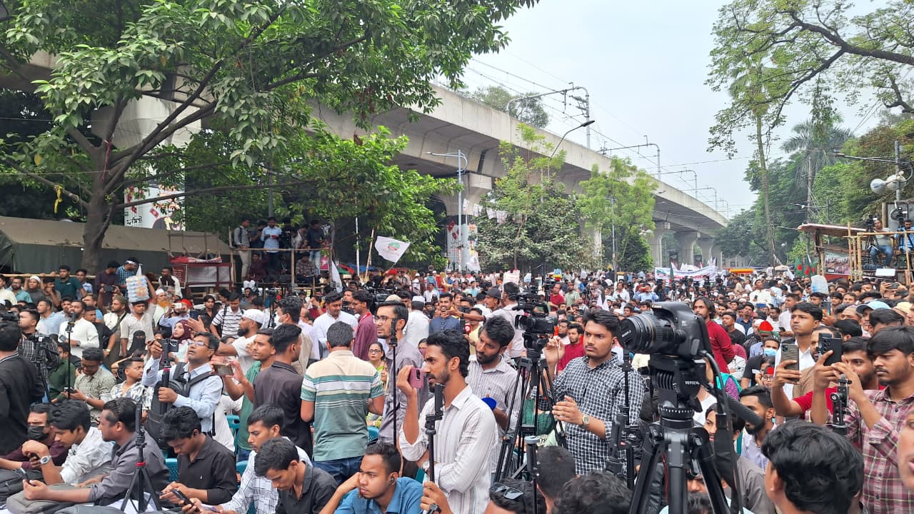কর্মসূচি কাভার করতে আসা সাংবাদিকবৃন্দ