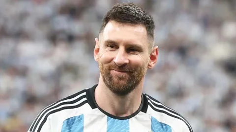 সেই মনুমেন্তালেই মেসির চক্রপূরণ