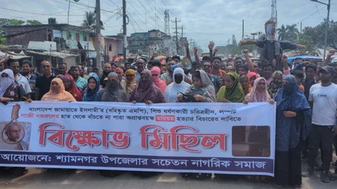 সাতক্ষীরায় এমপি গাজী নজরুলের ফাঁসি চেয়ে বিক্ষোভ, কুশপুত্তলিকা দাহ