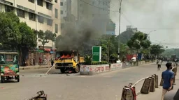 মিরপুরে উচ্ছেদ অভিযানে সংঘর্ষ, সিটি কর্পোরেশনের গাড়িতে আগুন