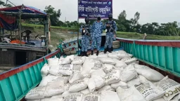 মিয়ানমারে পাচারকালে ১৬০ বস্তা ইউরিয়া সার জব্দ