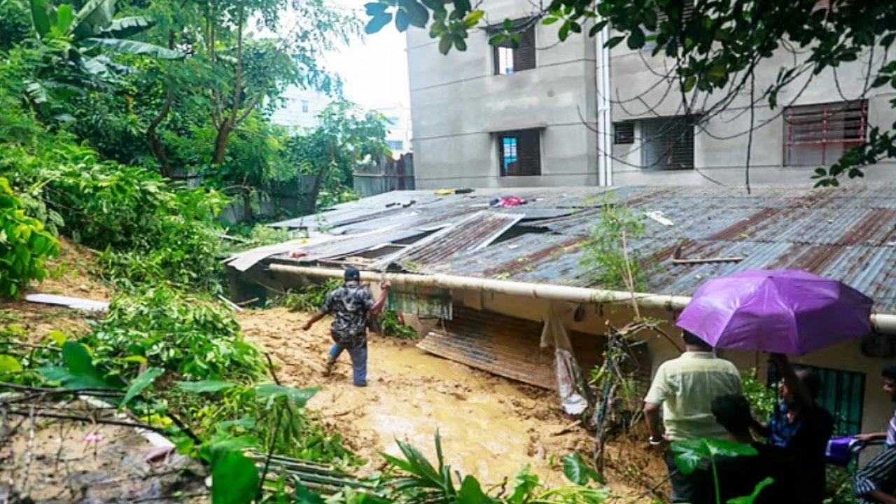 চট্টগ্রামে পাহাড়ধসে দুই শিশুর প্রাণহানি