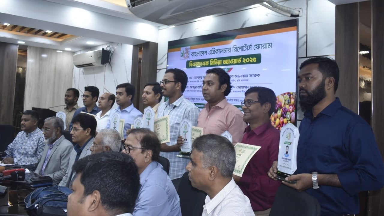 বিএআরএফ মিডিয়া অ্যাওয়ার্ড পেলেন ৯ সাংবাদিক