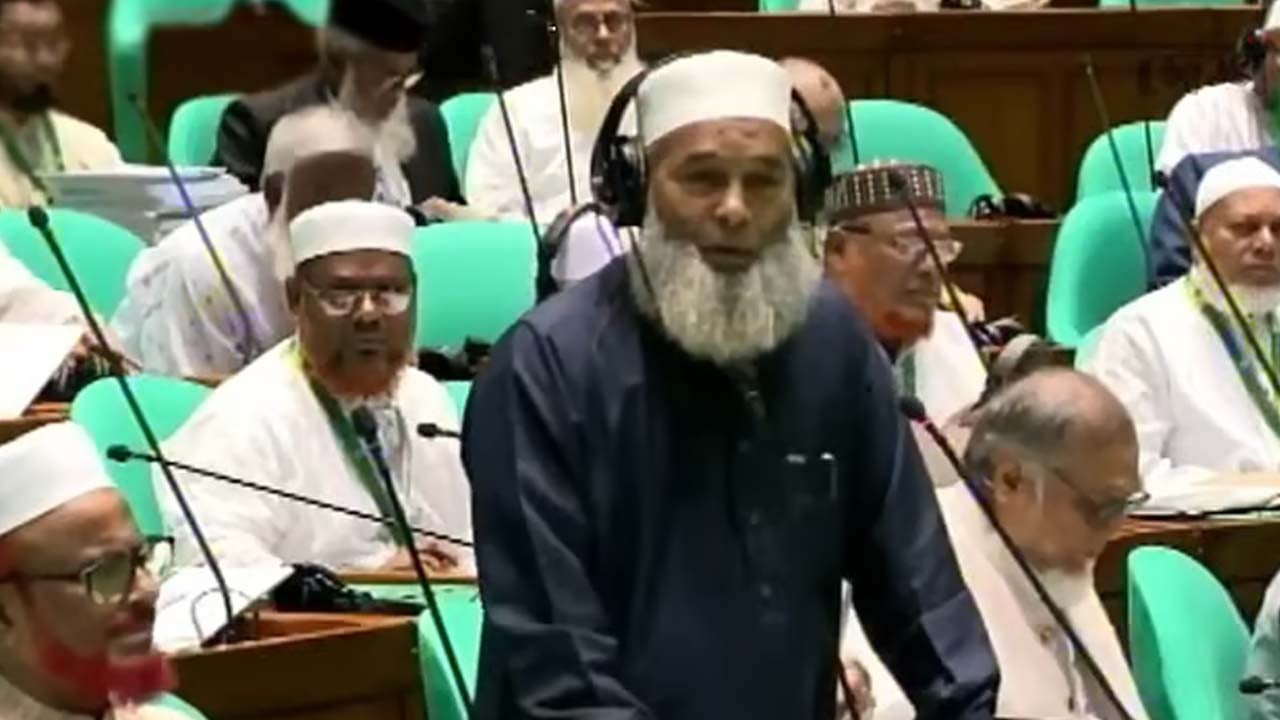 সংসদ কক্ষে ঢোকার সময় মাথা ঝোঁকানো নিয়ে আপত্তি জামায়াত এমপির 