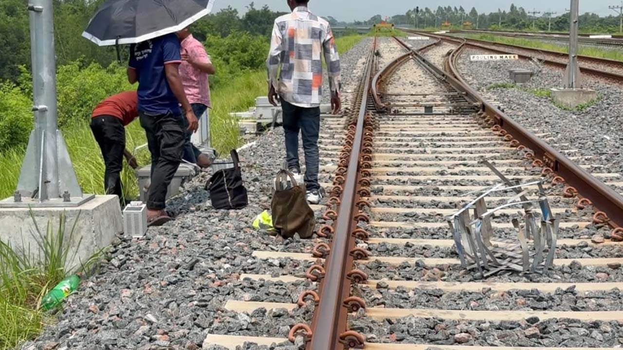 পদ্মা সেতু রেলপথে চুরি, মিলছে না স্বয়ংক্রিয় সিগন্যাল সুবিধা