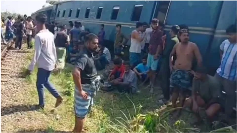 কুমিল্লায় বগি লাইনচ্যুত, ঢাকা-চট্টগ্রাম রুটে ট্রেন চলাচল বন্ধ