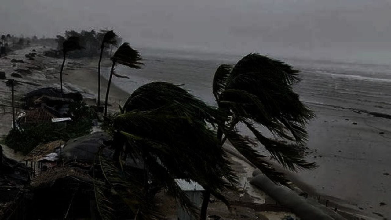 দেশের ১৩ অঞ্চলে ঝড়ের শঙ্কা