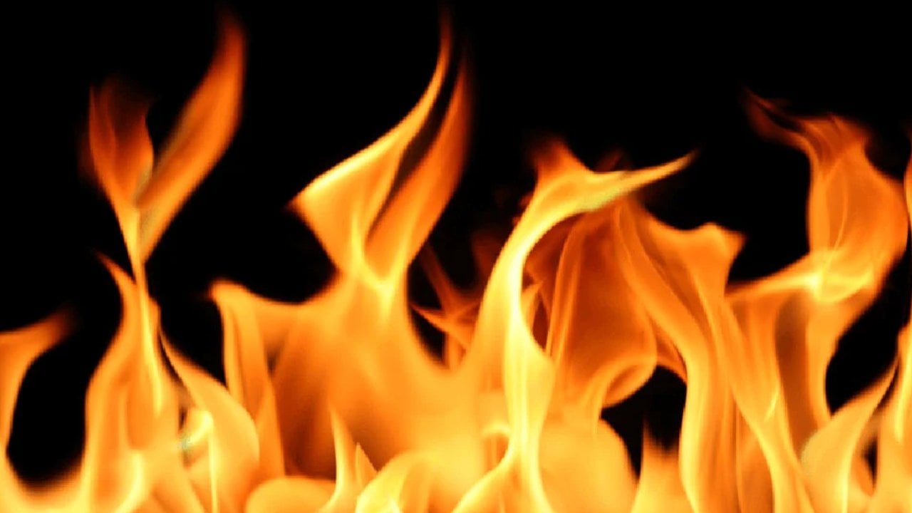 সংসদ ভবন এলাকায় গণপূর্ত কার্যালয়ে আগুন