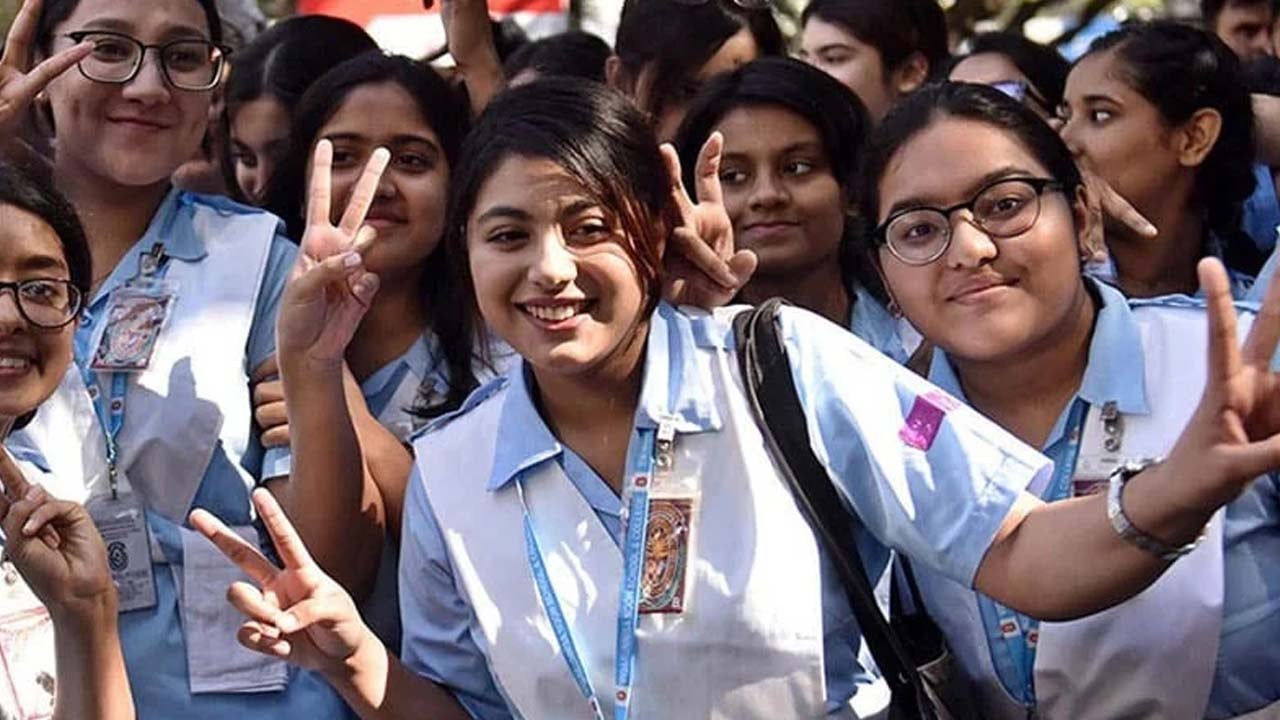 পাসের হারে এবারও এগিয়ে ছাত্রীরা