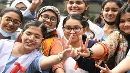 এইচএসসিতে জিপিএ-৫ পেয়েছে ৪০ হাজার ৮৪ শিক্ষার্থী