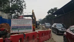 ওয়াসার খোঁড়াখুঁড়িতে প্রগতি সরণিতে ভোগান্তি