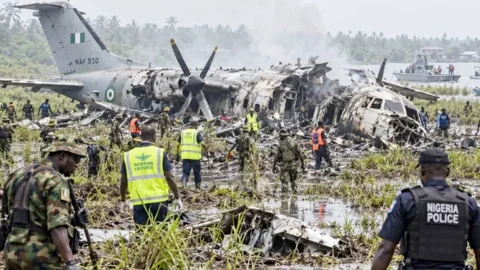 নাইজেরিয়ায় সামরিক বিমান বিধ্বস্ত, সব আরোহী নিহত