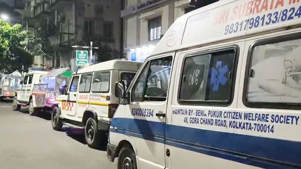 কলকাতায় অগ্নিকাণ্ডে নিহত ৭ বাংলাদেশির মরদেহ পরিবারের কাছে হস্তান্তর