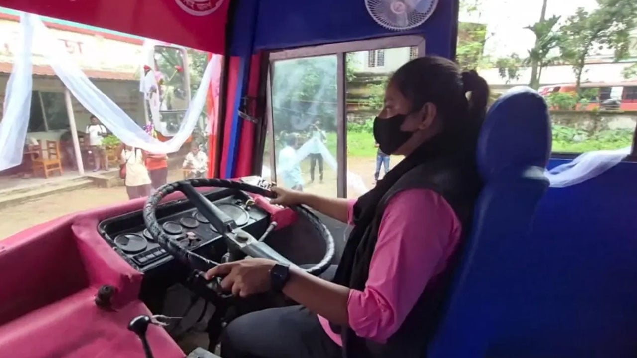 বগুড়ায় ‘মহিলা বাস সার্ভিস’ চালু