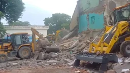 ভারতে পুলিশি পাহারায় ভেঙে ফেলা হলো ১৫০ বছরের পুরোনো মসজিদ