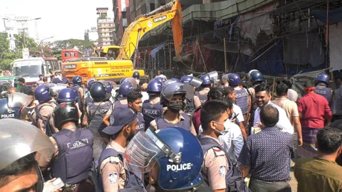 গুলিস্তানে ডিএসসিসির অভিযান, উচ্ছেদ শতাধিক দোকান