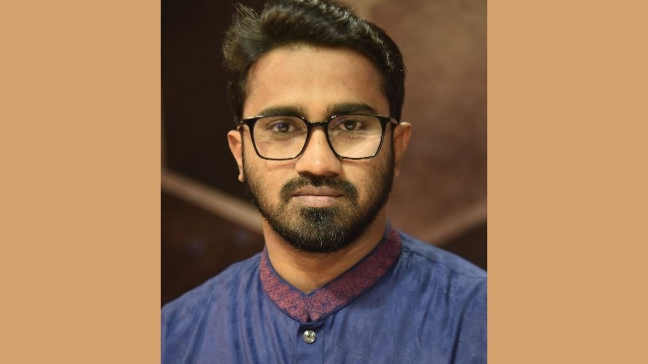 একটি দলের প্রধান নেতা প্রকাশ্যে চুমু দেওয়ার সংস্কৃতি চালু করেছেন: রাশেদ খাঁন