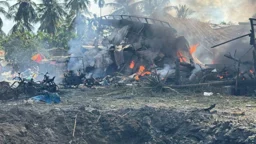 রাখাইনে মিয়ানমার সেনাবাহিনীর বিমান হামলা, নিহত অন্তত ৩৩