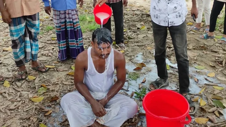 ১৫ লাখ খুইয়ে দুধ দিয়ে গোসল করে জুয়া ছাড়লেন যুবক