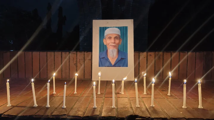 মুক্তিযোদ্ধা মানিক পশারীর স্মরণে জাবিতে মোমবাতি প্রজ্বলন