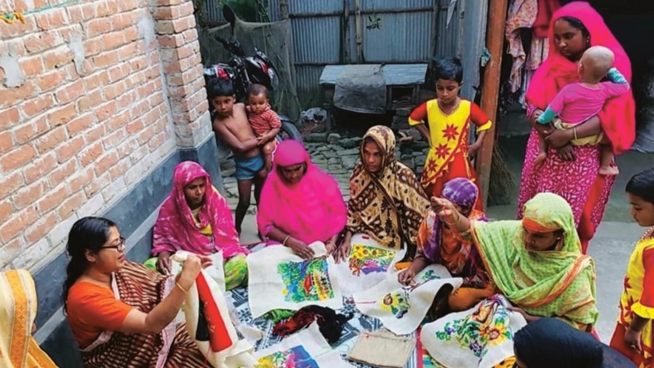 পাটের চটে চোখজুড়ানো দৃশ্য, তানিয়ার পণ্য যাচ্ছে বিদেশে