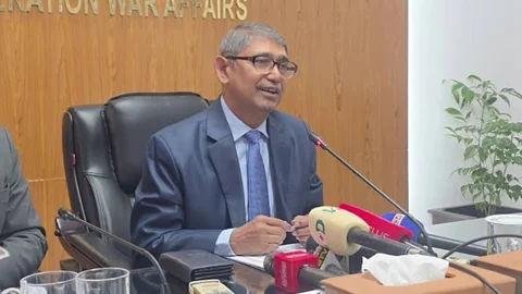 দল-মতের ঊর্ধ্বে উঠে মুক্তিযোদ্ধাদের তালিকা করা হবে: আযম খান