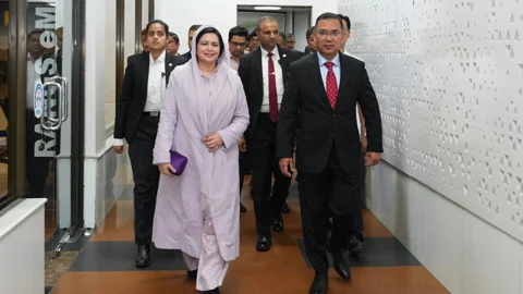 জাপান সফর শেষে ঢাকায় পৌঁছেছেন প্রধানমন্ত্রী