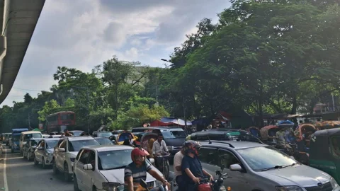 বৃষ্টিতে জলাবদ্ধতা, ঢাকার সড়কে তীব্র যানজট
