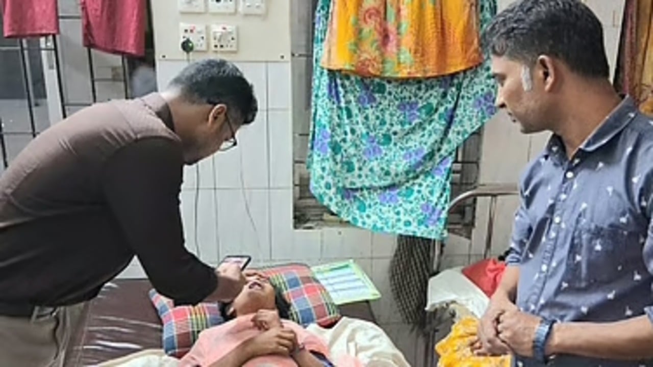 বখাটের হামলায় ভাঙল দাঁত, হাসপাতালে কাতরাচ্ছে সেই স্কুলছাত্রী