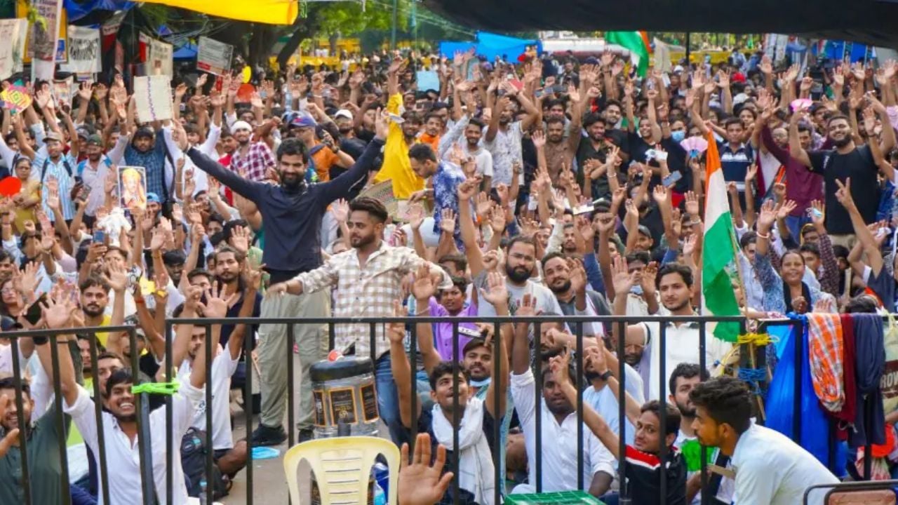 আলোচনায় বসতে রাজি সরকার, আন্দোলনকারীদের প্রত্যাখ্যান