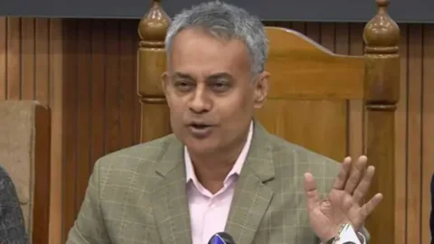 ট্রেন-লঞ্চের ভাড়া নিয়ে সিদ্ধান্ত বৃহস্পতিবার: সড়কমন্ত্রী