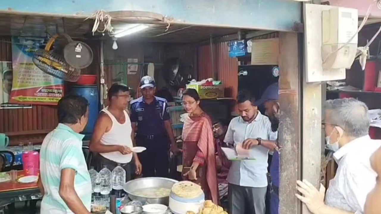 অস্বাস্থ্যকর পরিবেশে খাবার তৈরির অভিযোগে ৪ প্রতিষ্ঠানকে জরিমানা