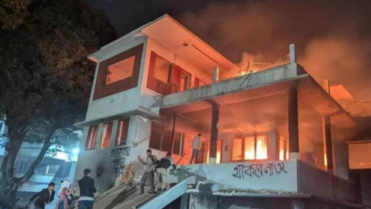 ২০২৪ সালের ৫ আগস্টের পর ধানমন্ডি ৩২ নম্বর বাড়িতে কয়েকবার ভাঙচুর করা হয়