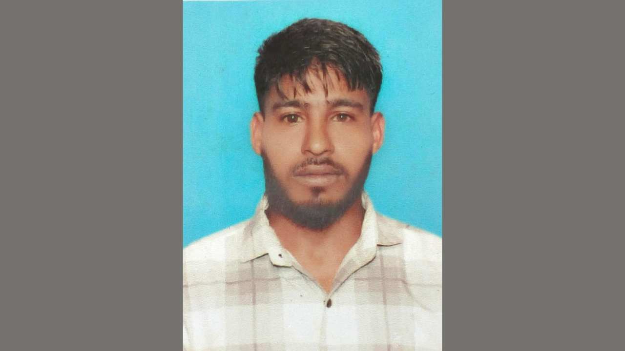 নরসিংদীতে বাড়িতে ঢুকে যুবককে কুপিয়ে হত্যা