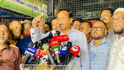 চকবাজারে আগুন: রাস্তা দখলমুক্ত রাখার আহ্বান ডিএসসিসি প্রশাসকের