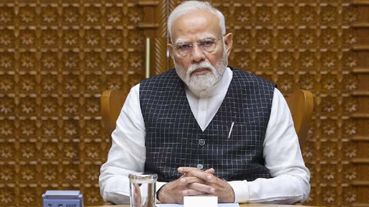 কলকাতার হোটেলে অগ্নিকাণ্ডে প্রাণহানির ঘটনায় নরেন্দ্র মোদির শোক