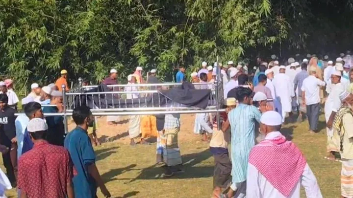পাবনায় পাওনা টাকার দাবিতে ব্যবসায়ীর মরদেহ দাফনে বাধা