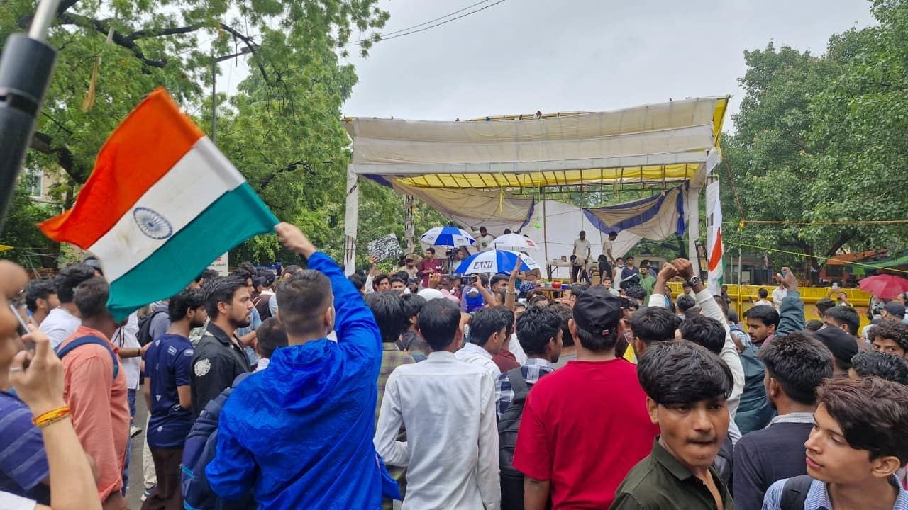 আবারও যন্তর-মন্তরে ককরোচ পার্টি, বিক্ষোভ চালিয়ে যাওয়ার ঘোষণা