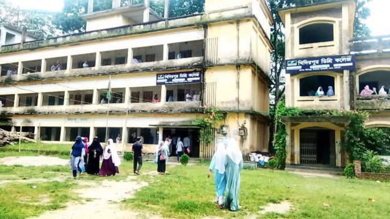 মনোহরদীতে ভুল প্রশ্নপত্রে নেওয়া হলো এইচএসসি পরীক্ষা