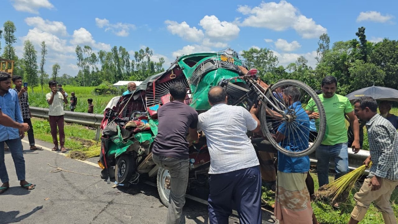 কুড়িগ্রামে ট্রাক-সিএনজির সংঘর্ষে নিহত ১, আহত ৪