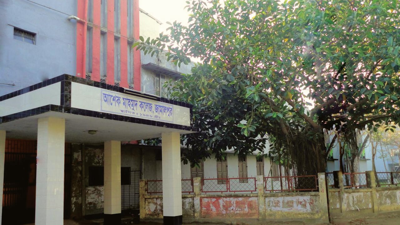 পুরোনো প্রশ্নপত্রে পরীক্ষা দিলেন ১০০ শিক্ষার্থী