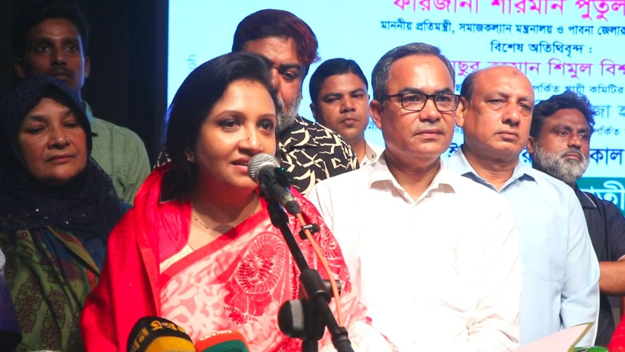 ঐক্যবদ্ধ থাকলে ফ্যাসিবাদী শক্তি মাথা তুলে দাঁড়াতে পারবে না: প্রতিমন্ত্রী পুতুল