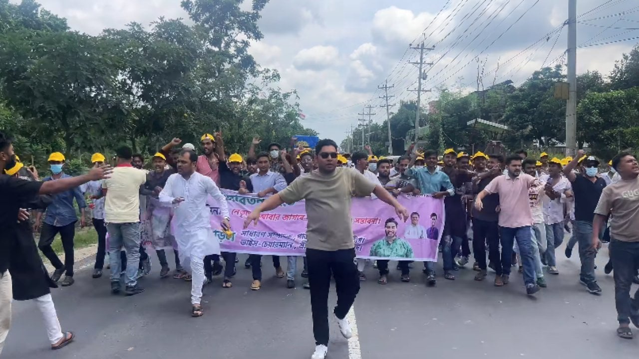 গাজীপুরে নিষিদ্ধ ছাত্রলীগের ঝটিকা মিছিল, নেতৃত্বে বিদেশফেরত নেতা নাছির