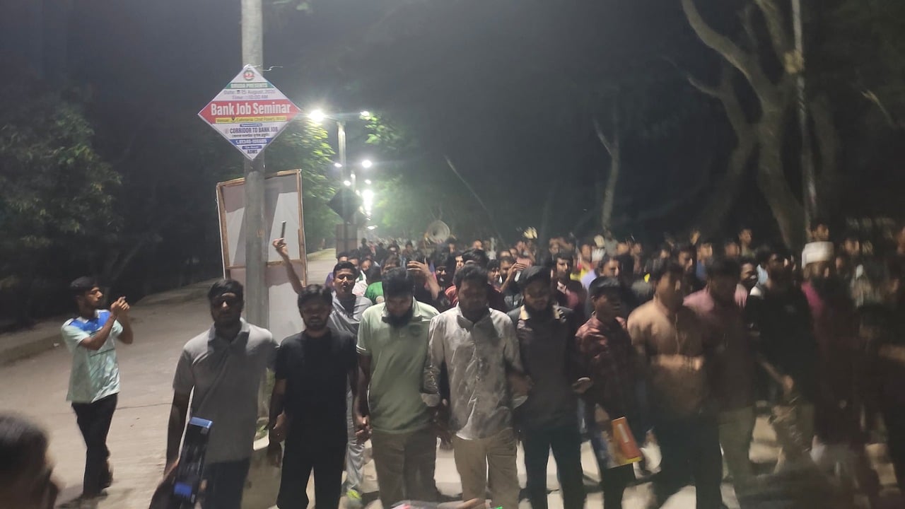 ম্যানেজিং কমিটিতে নিয়োগ ক্ষমতা হস্তান্তরের প্রতিবাদে বেরোবিতে বিক্ষোভ