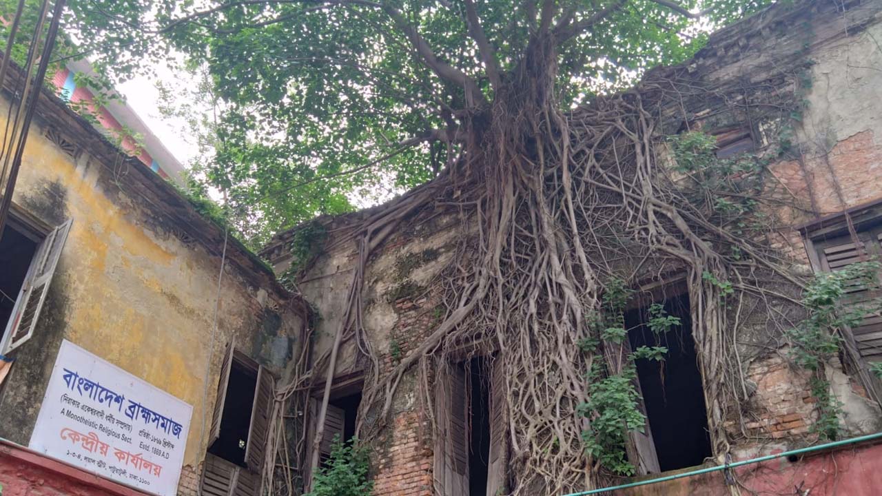 জৌলুস হারাচ্ছে ইতিহাসের সাক্ষী ঢাকার প্রথম পাঠাগার 1
