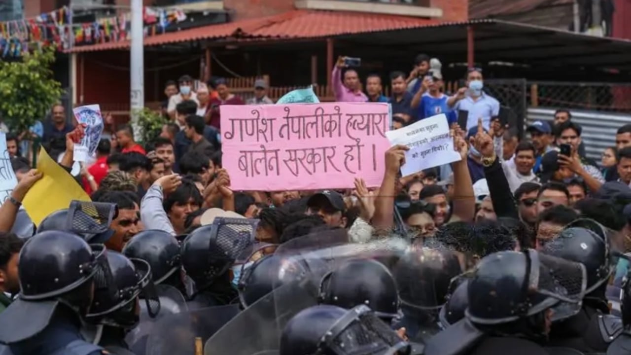 বিক্ষোভে উত্তাল নেপাল, বালেন্দ্র শাহর পদত্যাগ দাবি