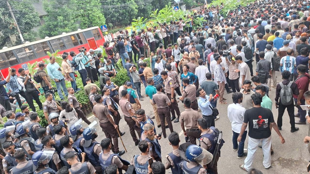 আজ পরীক্ষা শেষে ‘লংমার্চ’ শিক্ষার্থীদের
