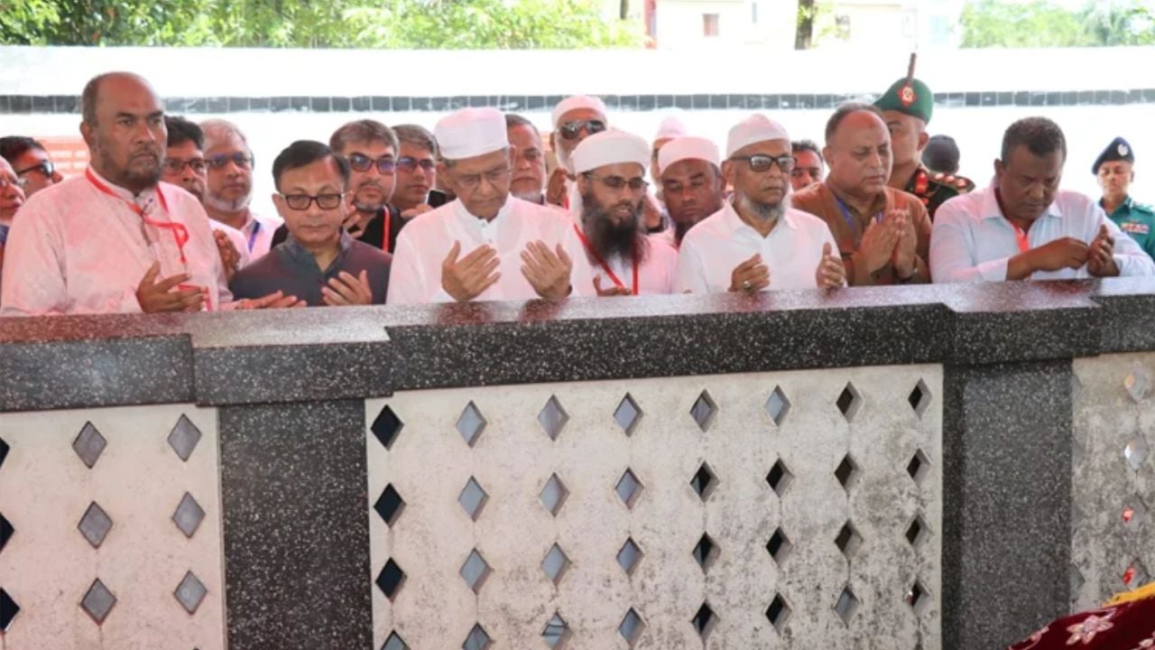 শাহজালাল ও শাহপরানের (র.) মাজার জিয়ারত করলেন রাষ্ট্রপতি