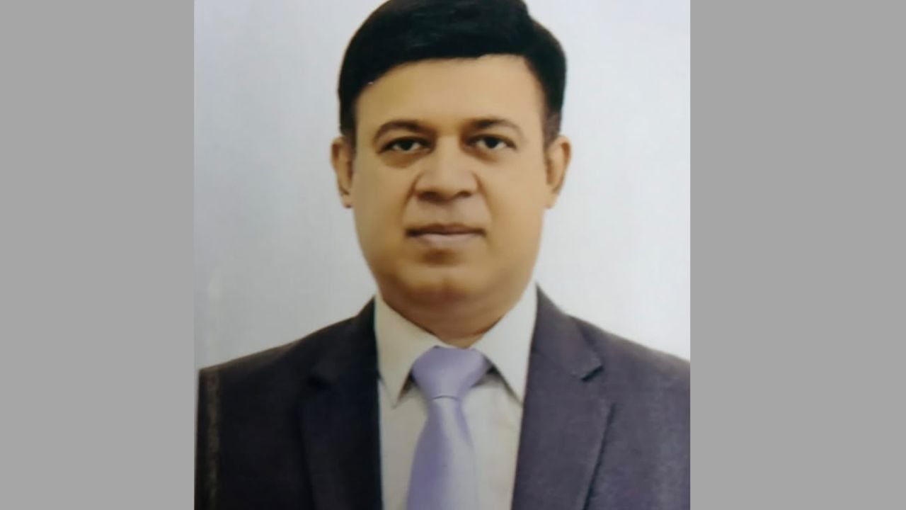 যেখানে লোভনীয় চেয়ার সেখানেই তাজিম-উর-রহমান